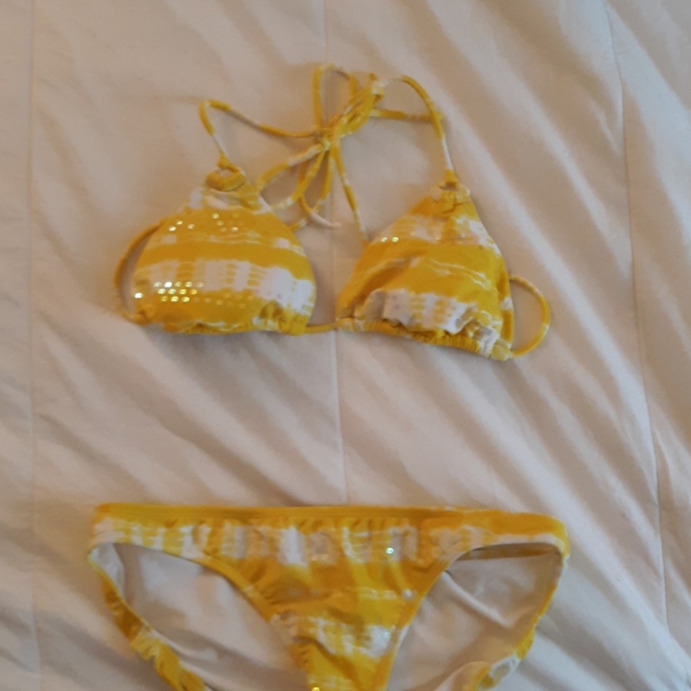 Bikini - Picture 2 of 5